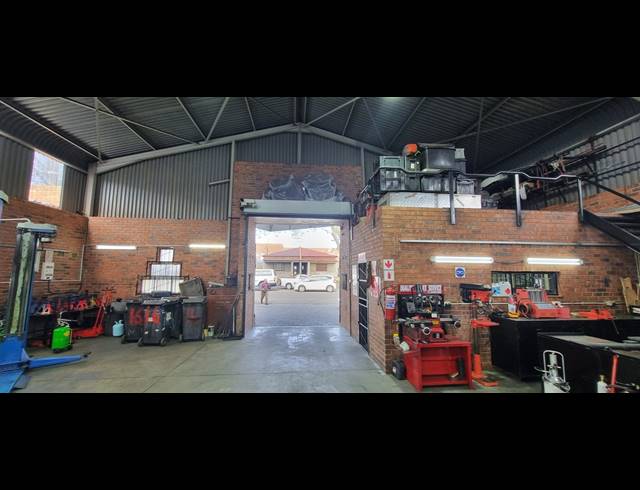 600M² WAREHOUSE FOR SALE IN KRUGERSDORP CENTRAL
